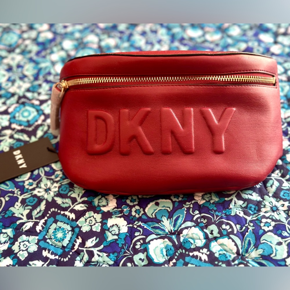 DKNY TILLY SCARLETT NWT BELT BAG (Fanny Pack)